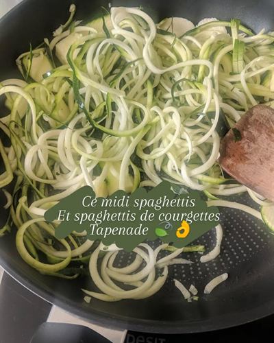 Spaghetti et spaghetti de courgettes à la tapenade