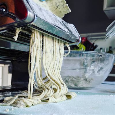 Pâtes maison sans œufs : farine, eau, sel