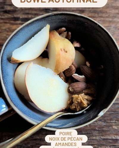 Bowl automnal poire, noix de pécan et purée de cacahuètes