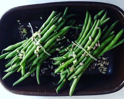 Fagots de haricots verts aux graines de tournesol
