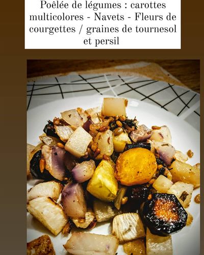 Poêlée de carottes multicolores, navets et fleurs de courgette