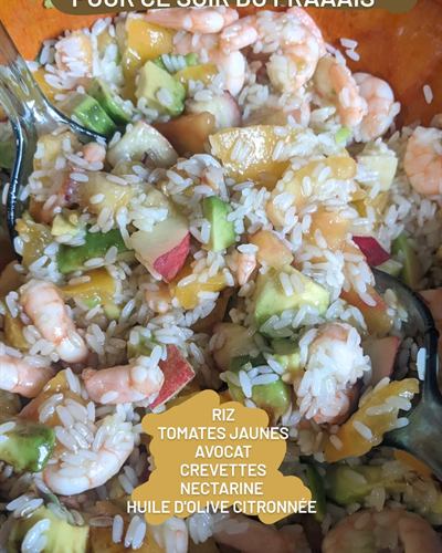 Salade fraîche riz, crevettes, avocat et nectarine