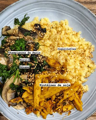 Coquillettes aux champignons, persil, sésame et protéines de soja