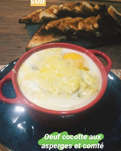 Œufs cocotte aux asperges et comté