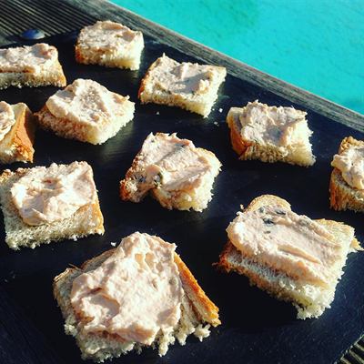 Toasts thon, fromage frais et ciboulette
