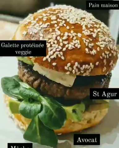 Burger végétarien au Saint Agur, avocat et mâche
