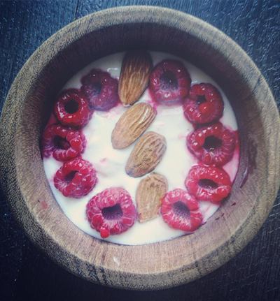 Fromage blanc aux framboises et amandes