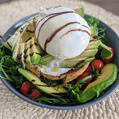 Le combo gagnant burrata, avocat et tomates cerises