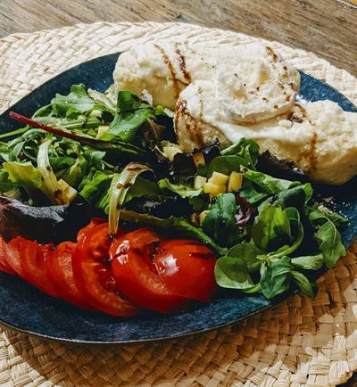 Quenelles au chèvre et salade verte