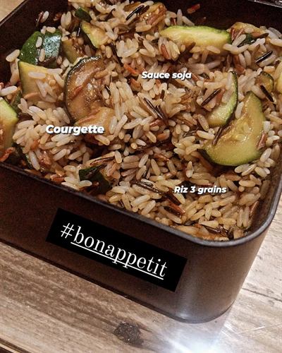 Riz trois grains aux courgettes et à la sauce soja