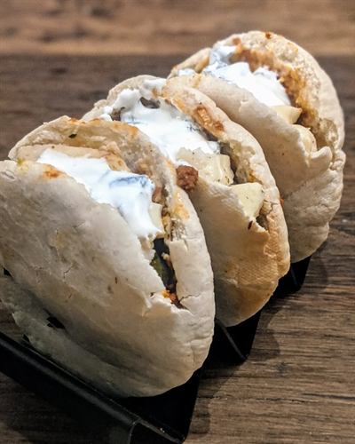 Pita végétarienne halloumi, falafels et crème citron-menthe