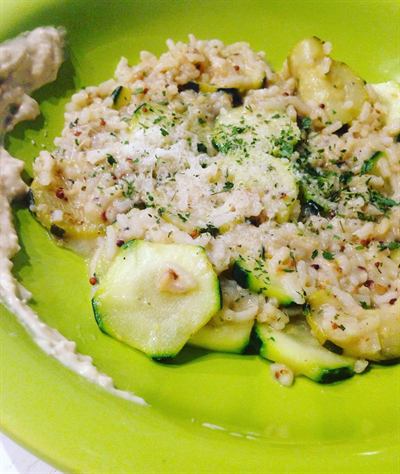 Riz basmati aux courgettes, sauce au houmous