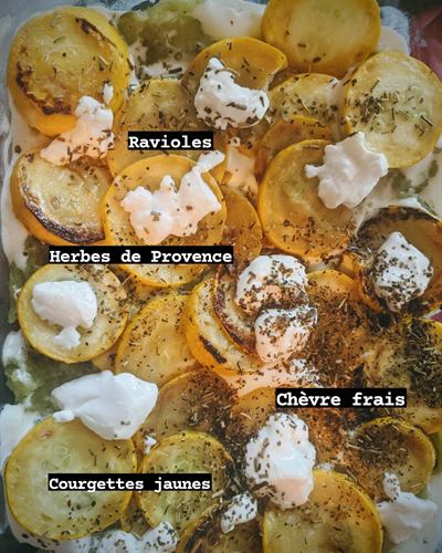 Ravioles aux courgettes jaunes, chèvre frais et herbes
