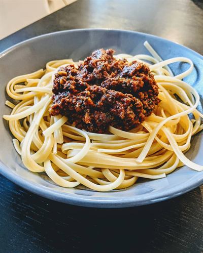Linguine à la tomate, amandes et graines de tournesol