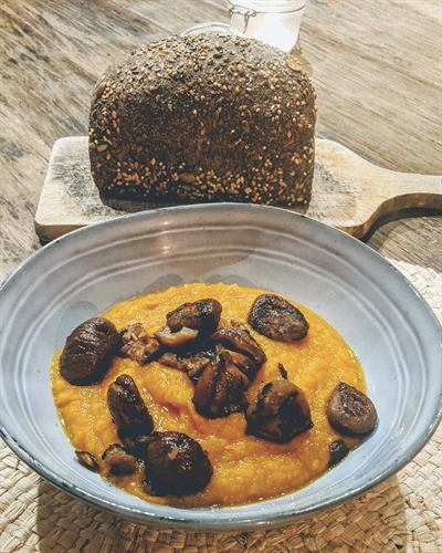 Soupe de potimarron aux châtaignes et pain nordique