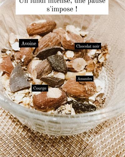 Mélange de la pause : amandes, avoine, chocolat noir et graines de courge