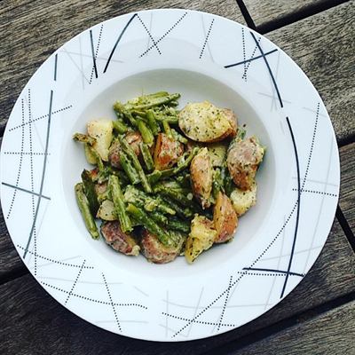 Poêlée maison haricots verts, pommes de terre, parmesan et herbes