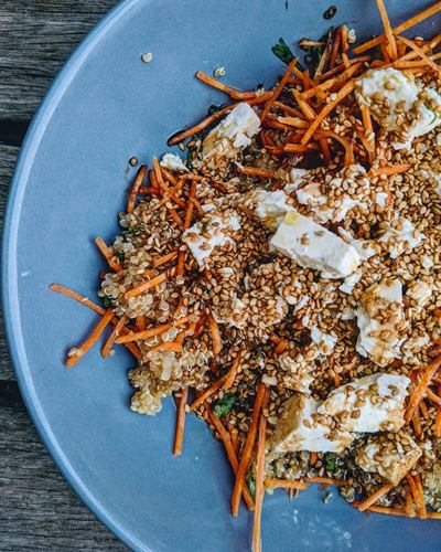 Salade aux carottes râpées, idéale pour la lunchbox !