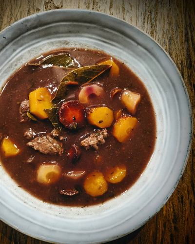Bœuf bourguignon aux carottes multicolores