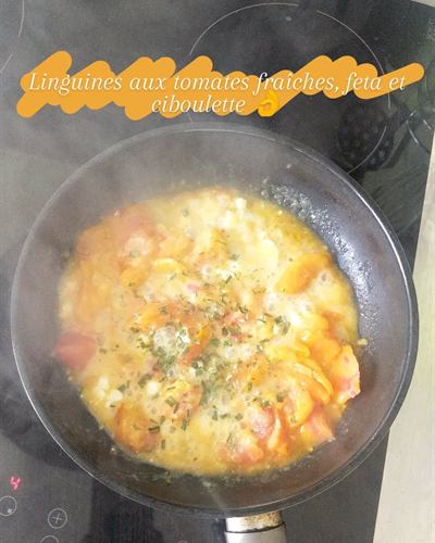 Linguine aux tomates fraîches, feta et ciboulette