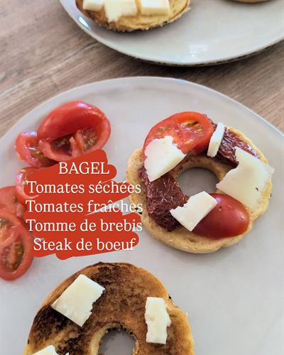Bagel steak, tomates séchées et tomme de brebis
