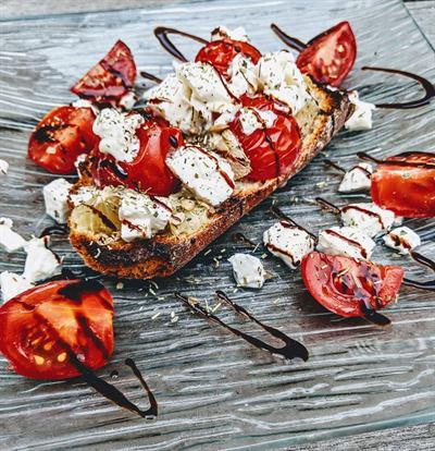 Bruschetta tomates, mozzarella, graines de tournesol et citron