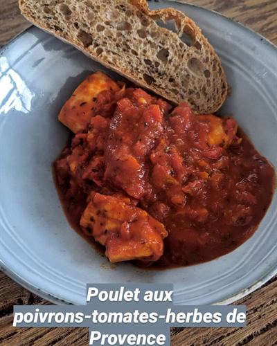Poulet à la plancha, poivrons, tomates et herbes de Provence