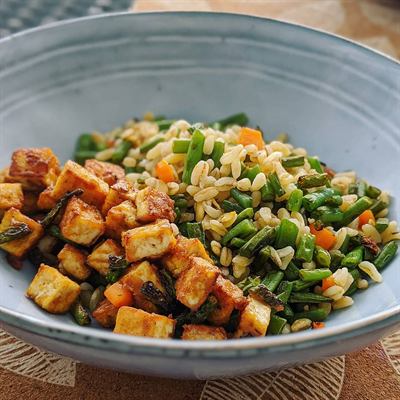 Tofu sauce cacahuète, blé aux haricots verts et carottes