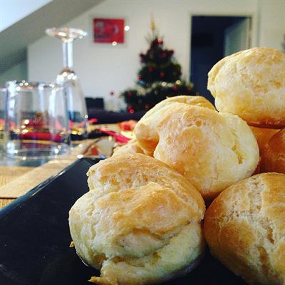 Choux au parmesan (gougères)