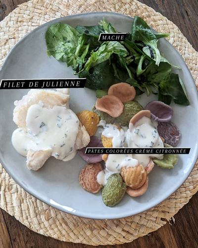 Filet de julienne, mâche et pâtes à la crème citronnée