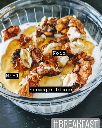 Fromage blanc, noix et miel