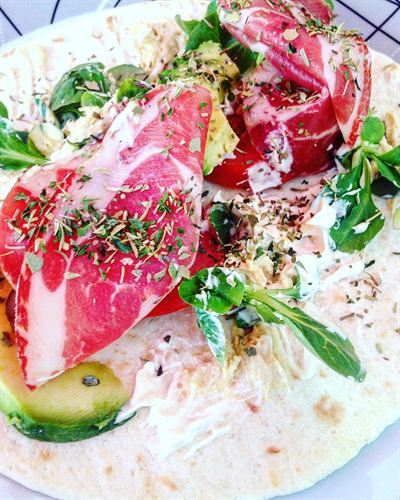 Fajitas coppa, avocat et houmous