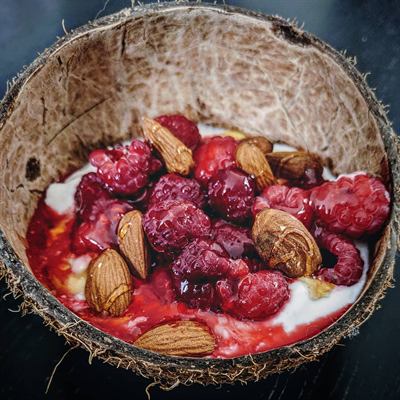 Coconut bowl au yaourt coco et aux framboises