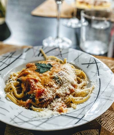 Linguine aux tomates cerises, coriandre et parmesan