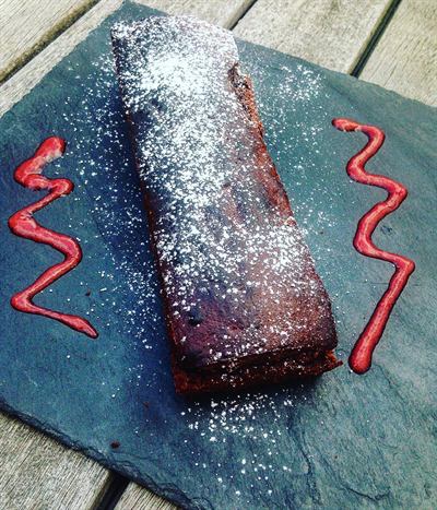 Moelleux au chocolat et coulis de fraise