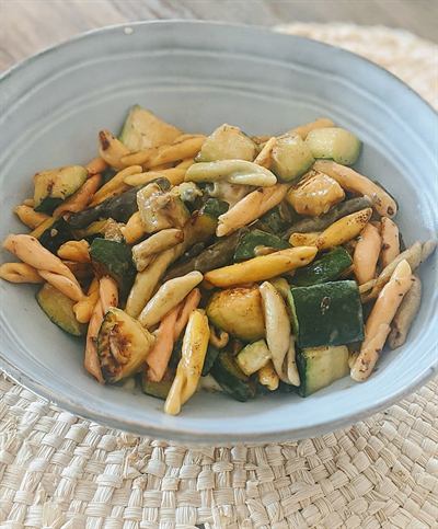 Pâtes colorées aux courgettes et au bleu des Basques