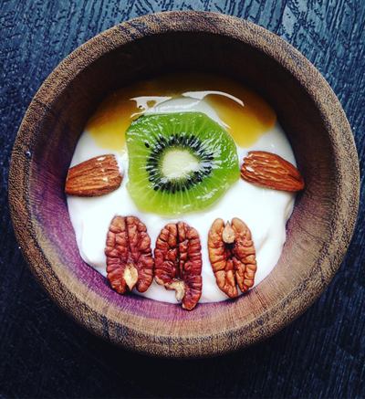 Bol fromage blanc, kiwi, amandes et noix de pécan