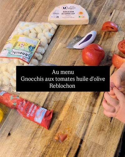 Gnocchis aux tomates, huile d'olive et reblochon