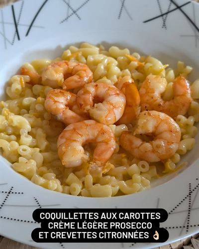 Coquillettes aux carottes à la crème et crevettes citronnées