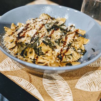 Farfalle à la verveine et au parmesan