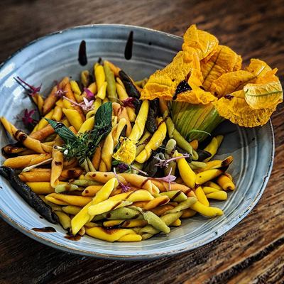 Pasta colorées aux légumes et fleurs de courgette