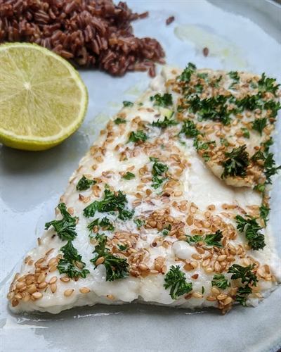 Filet d'églefin au citron, sésame et persil