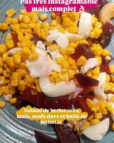 Salade de betteraves, maïs et œufs durs à l'huile de noisette