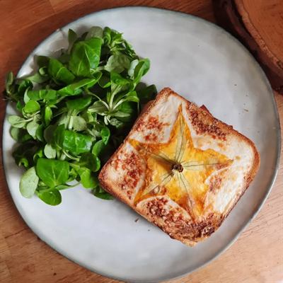 Croque-monsieur fleur de courgette, jambon de poulet et chèvre