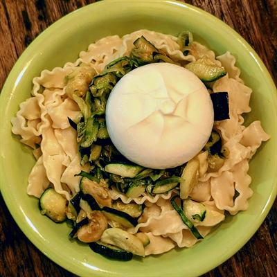 Pâtes aux spaghetti de courgettes et burrata