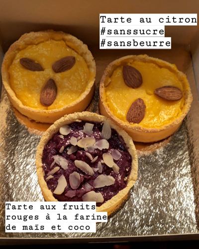 Tarte aux fruits rouges, pâte à la farine de maïs et coco
