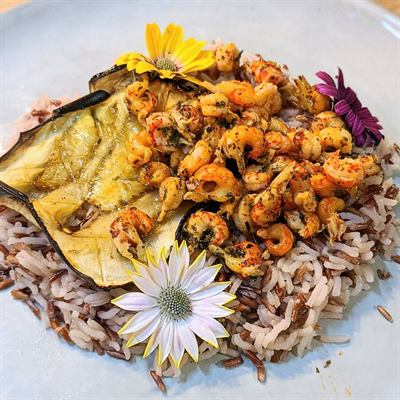 Riz sauvage aux écrevisses, sauce citron-menthe et aubergines au miel