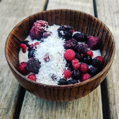 Fromage blanc aux fruits rouges et noix de coco