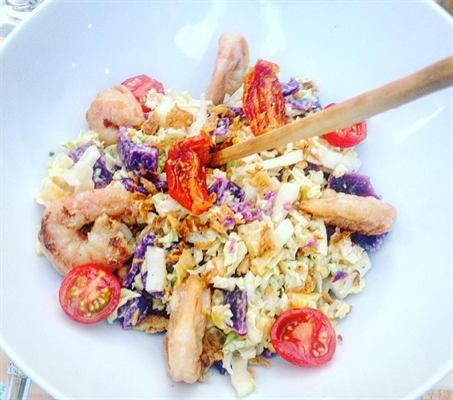 Salade fraîcheur ananas, crevettes et deux choux