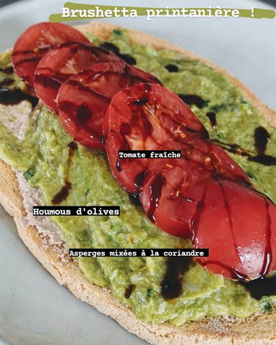 Bruschetta printanière asperges-coriandre et houmous d'olives